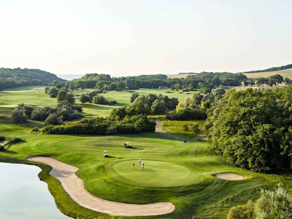 Pannonia Golf & Country Club Bed and Breakfast Alcsutdoboz Exteriör bild