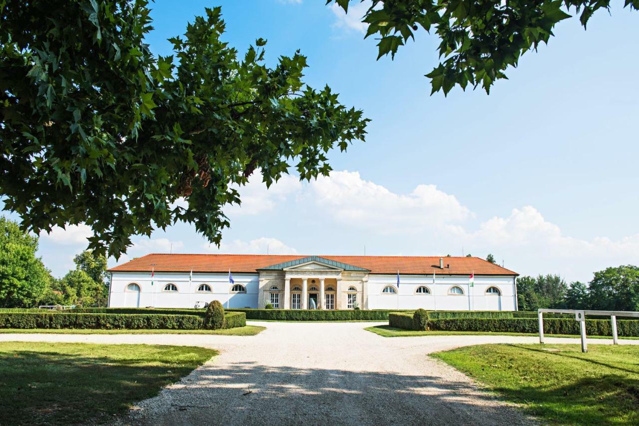 Pannonia Golf & Country Club Bed and Breakfast Alcsutdoboz Exteriör bild