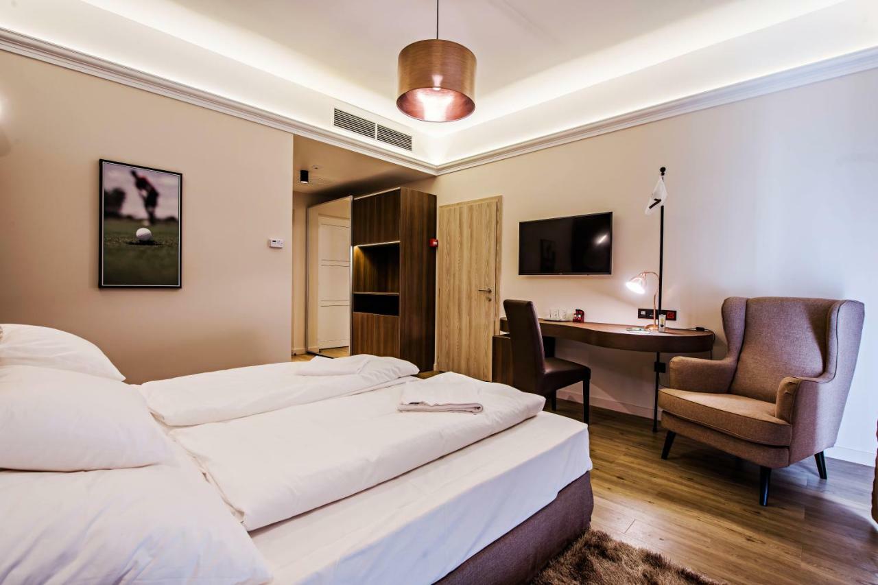 Pannonia Golf & Country Club Bed and Breakfast Alcsutdoboz Exteriör bild