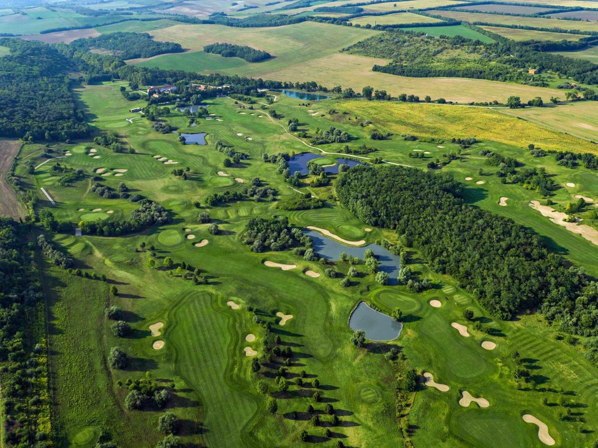 Pannonia Golf & Country Club Bed and Breakfast Alcsutdoboz Exteriör bild