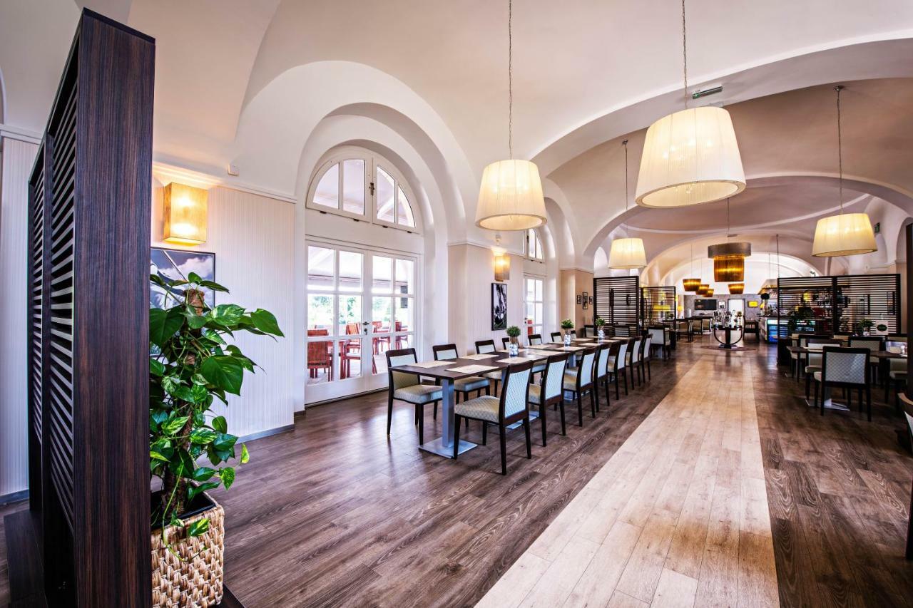 Pannonia Golf & Country Club Bed and Breakfast Alcsutdoboz Exteriör bild