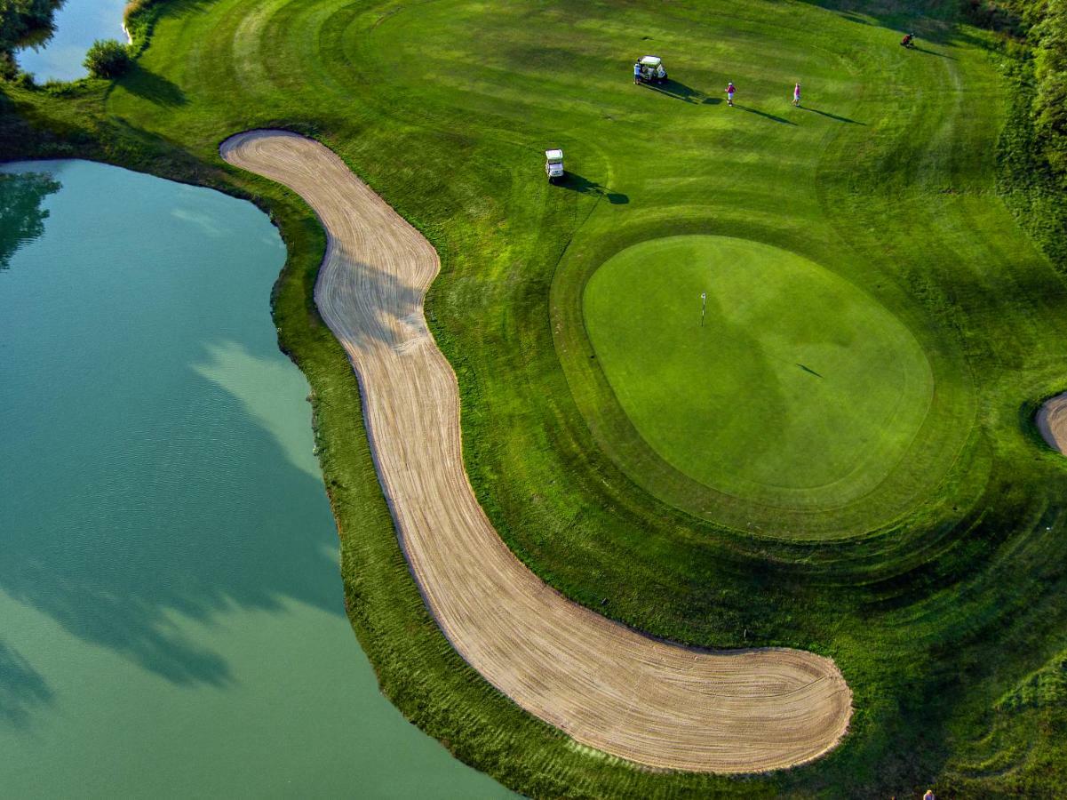 Pannonia Golf & Country Club Bed and Breakfast Alcsutdoboz Exteriör bild